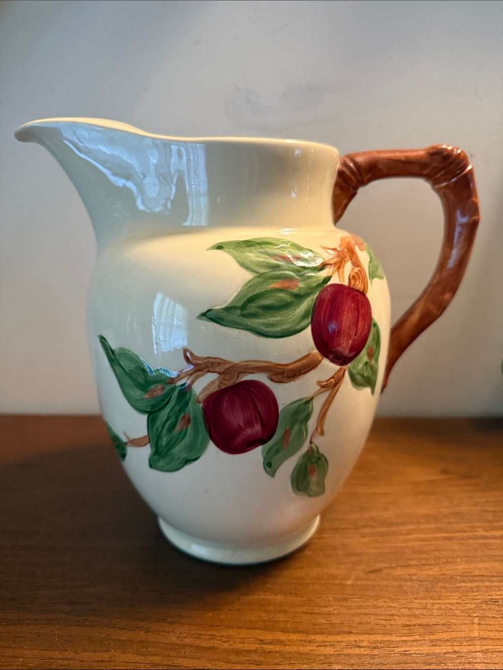 VINTAGE FRANCISCAN HAND PAINTED APPLE 64 OZ WATER PITCHER